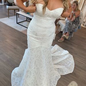 Pronovias Hechizo Size 8 Brand New Never Worn!